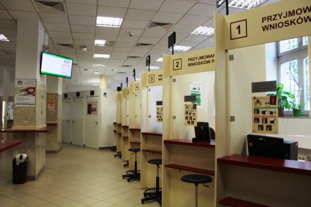 Gdzie złożyć wniosek o paszport w Krakowie - uniknij kolejek i stresu Gdzie złożyć wniosek o paszport w Krakowie - uniknij kolejek i stresu